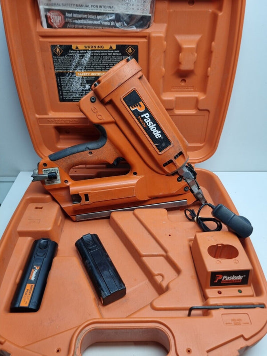 Paslode Gas Framer Nail Gun Kit - Serviced - Good Condition