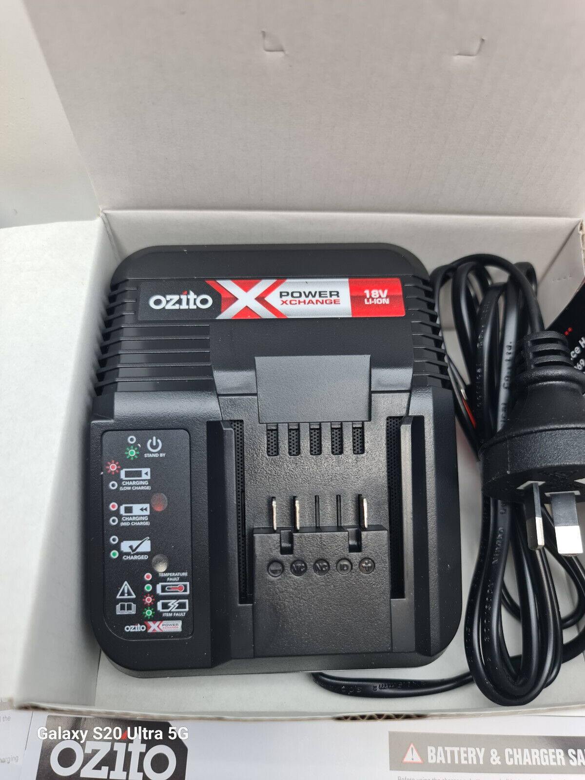 Ozito 18v Charger + 2.5Ah Battery - New