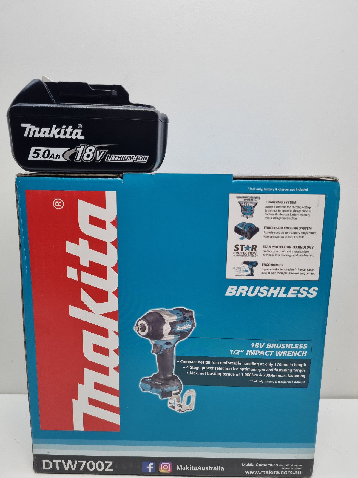 Makita 18v Impact Wrench Blue 5.0Ah Battery DTW700Z