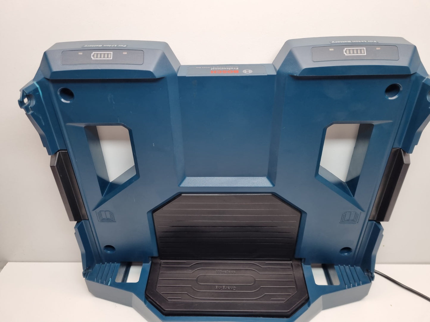 Bosch Wireless CHarger Multiple Battery Bosch Blue Building
