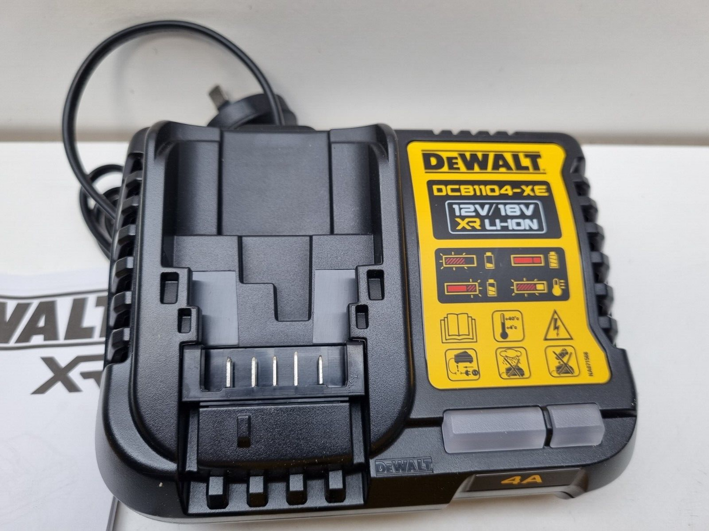 Dewalt 18v 5AH Battery + Charger - New