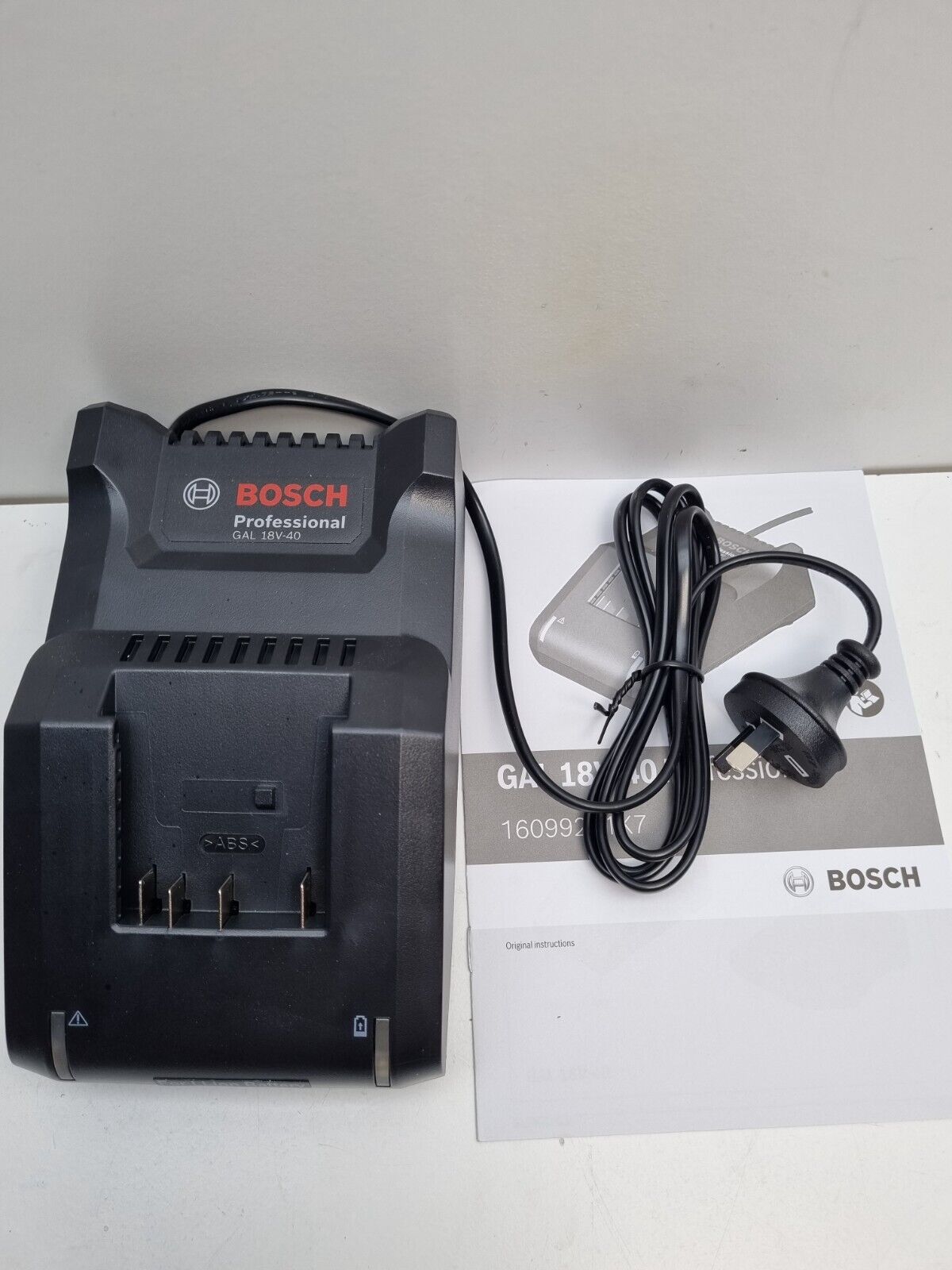 Bosch 18v Charger GAL18V-40 - New