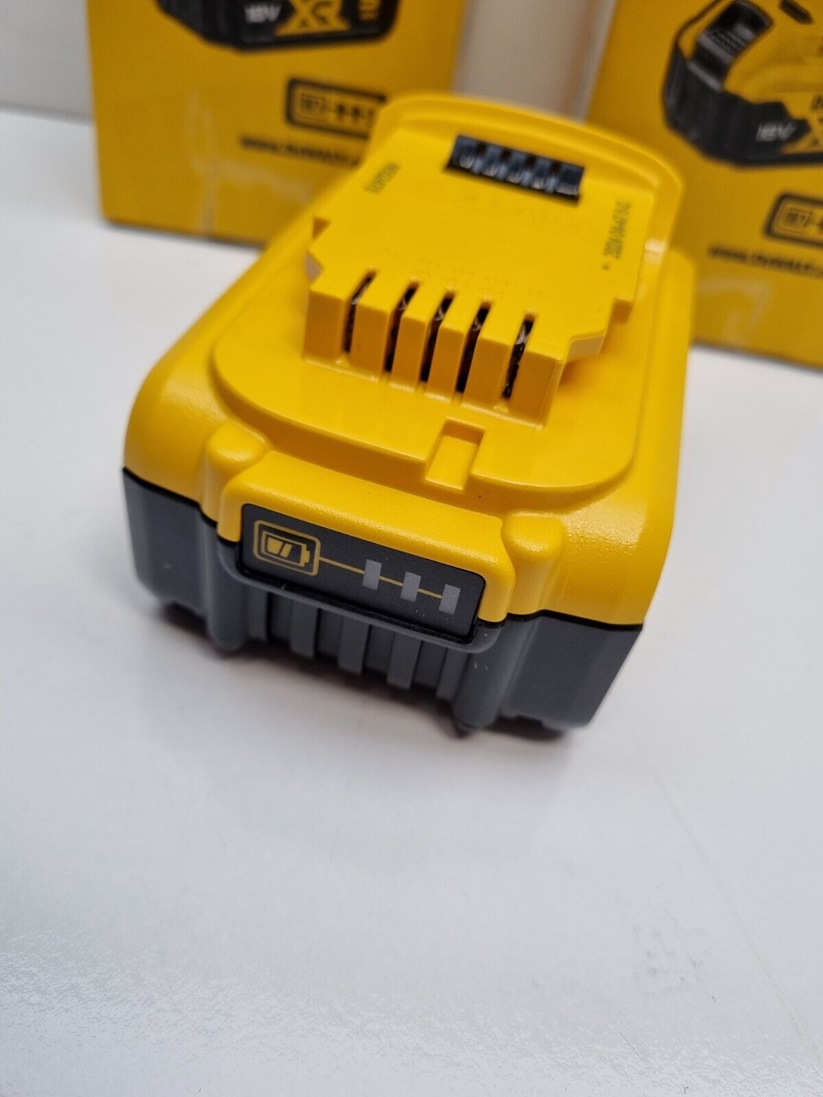 Dewalt 18v 5Ah Battery x2 DCB184 - 2024 + Genuine