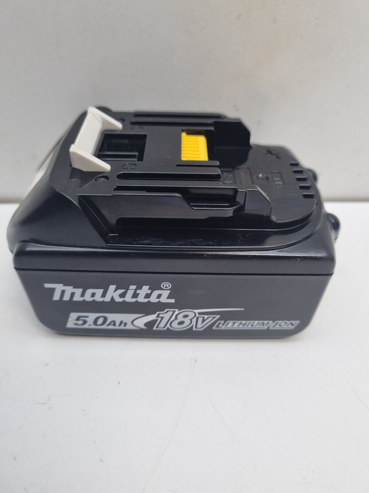 Makita 18v 5AH Battery BL1850B - Near New + Genuine