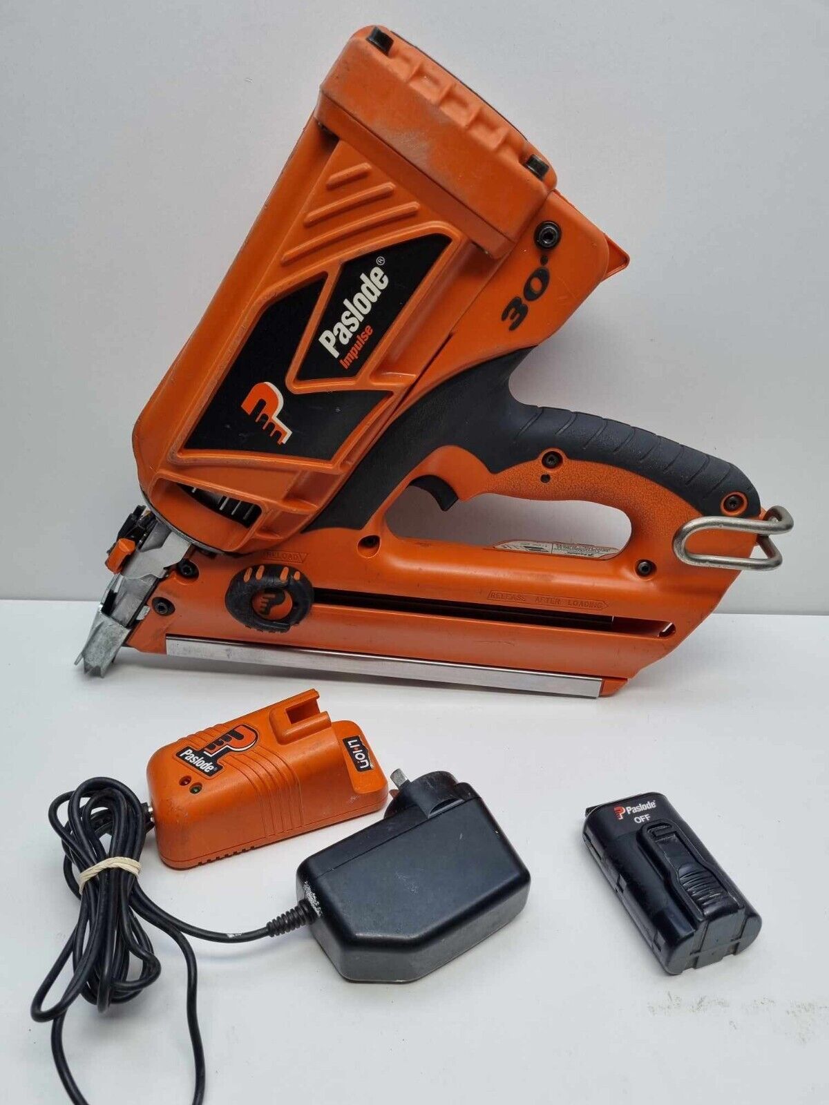 Paslode Framing Nail Gun Kit - Great Condition + Serviced