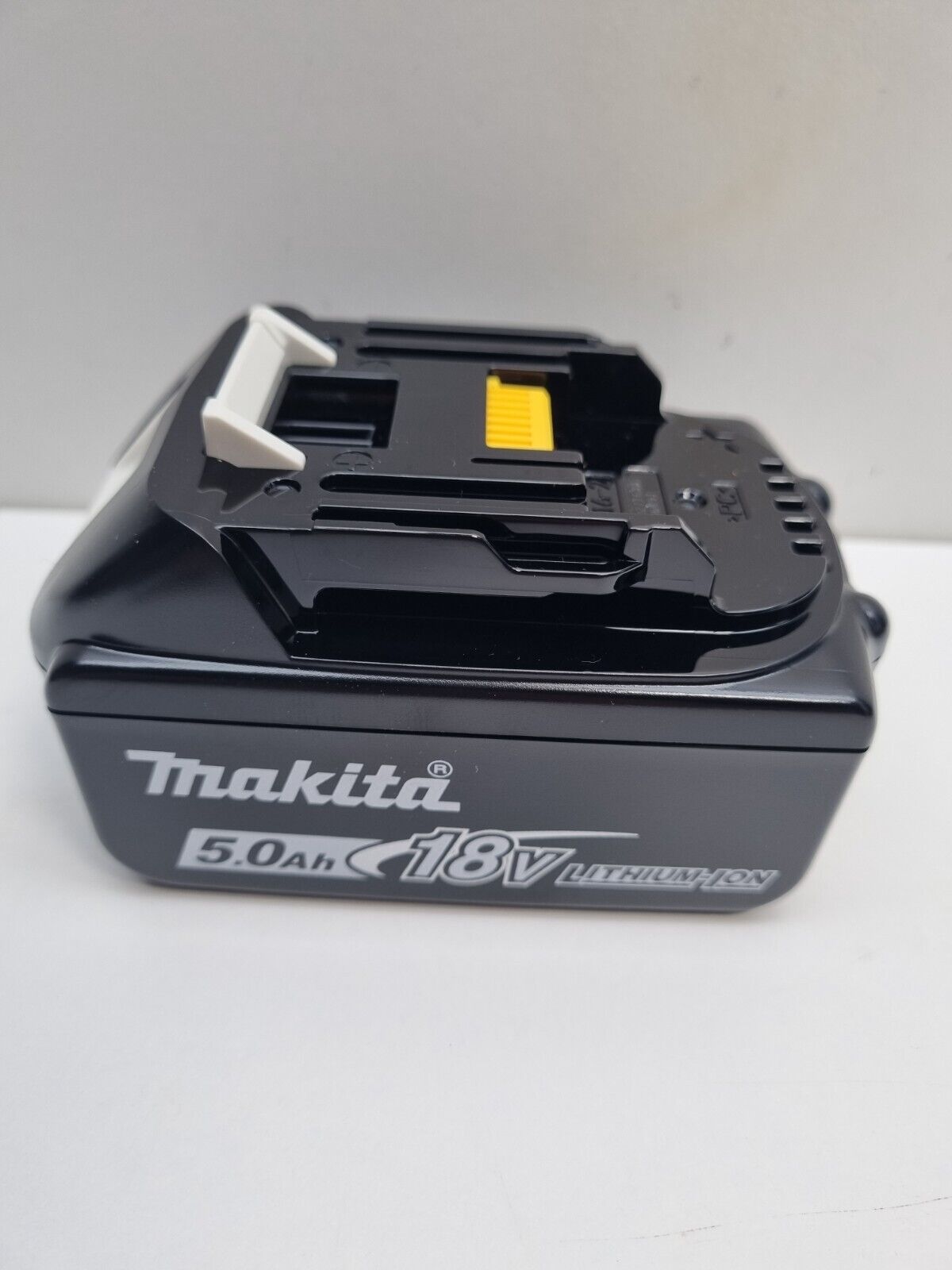 Makita 18v 5Ah Battery - 2024 Model - New