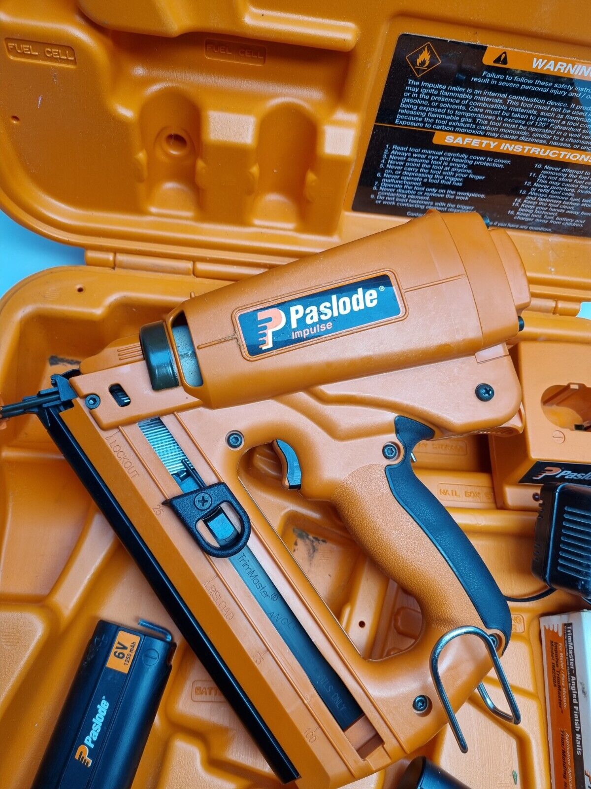 Paslode Angled Bradder Nail Gun Kit - Great Condition