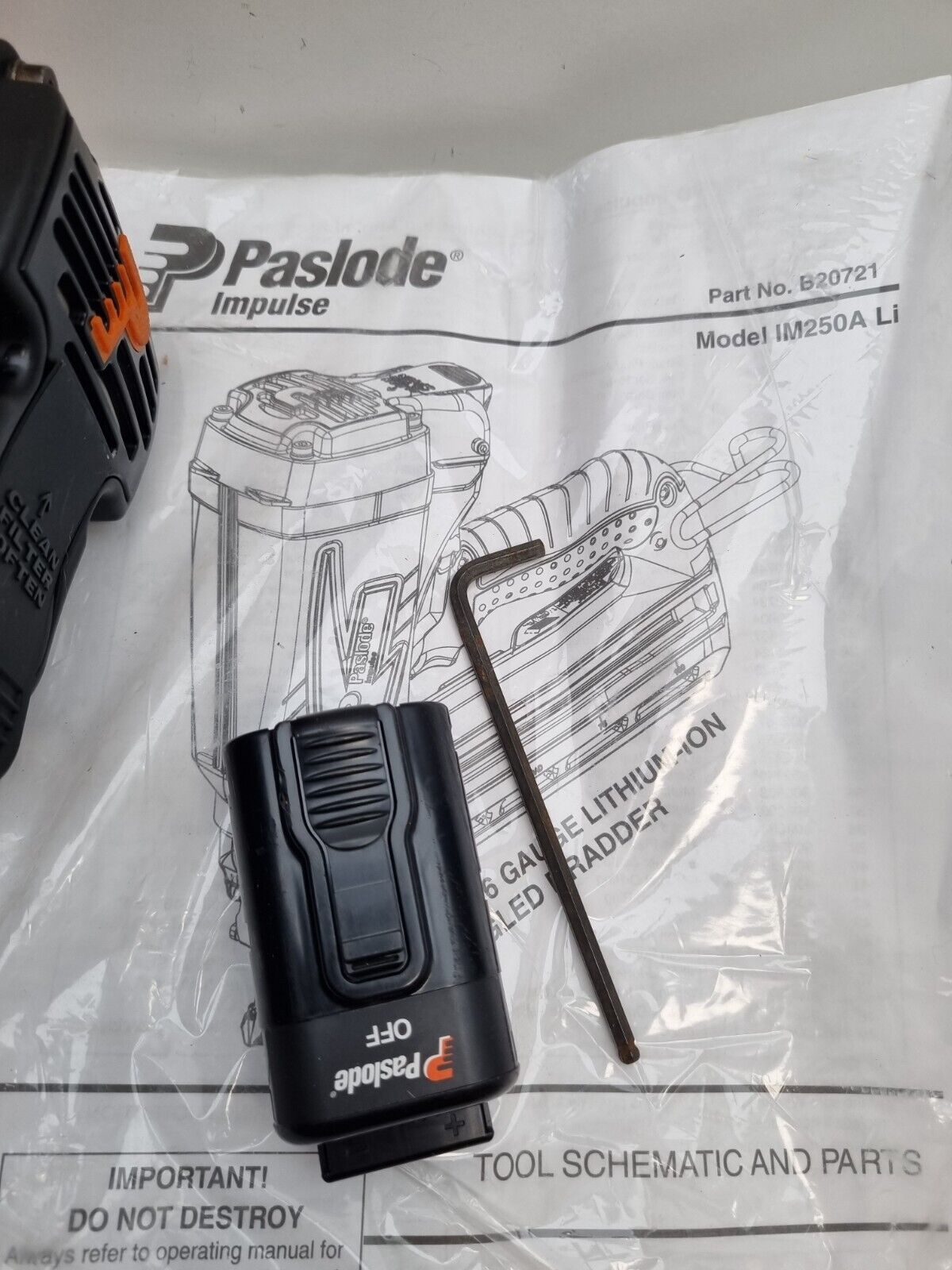 Paslode Gas Fixing Nail Gun + Battery - New Condition