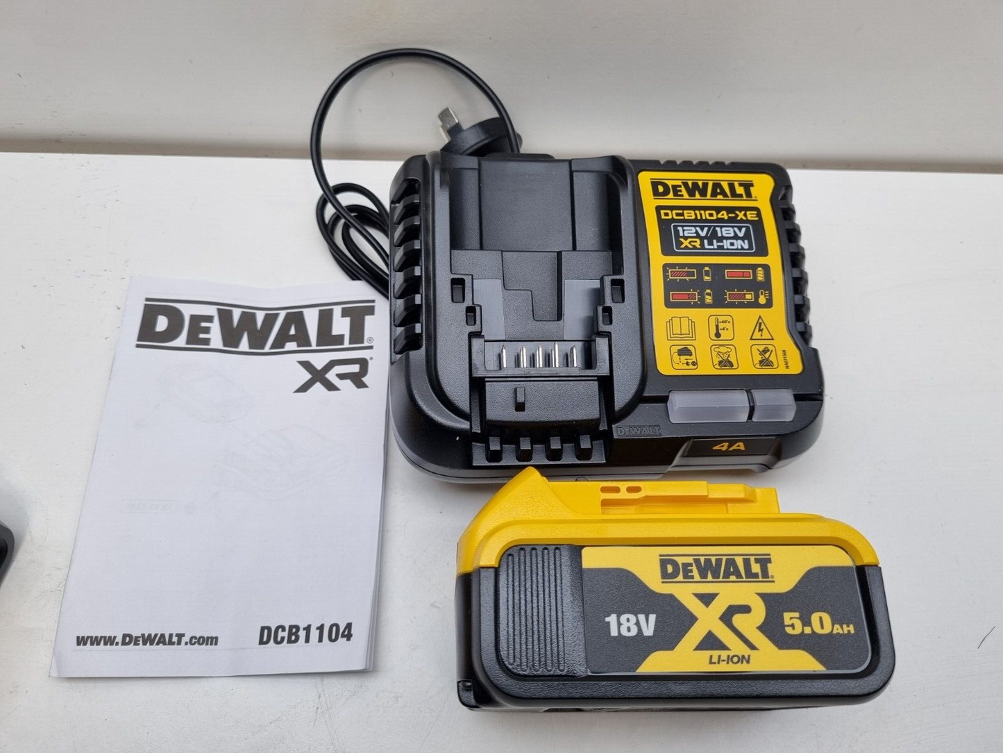 Dewalt 18v 5AH Battery + Charger - New