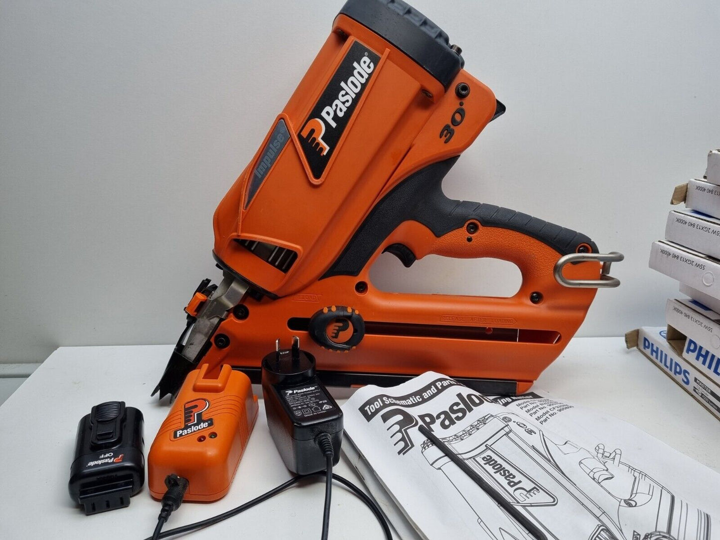 Paslode Gas Framer Nail Gun Kit - New Condition