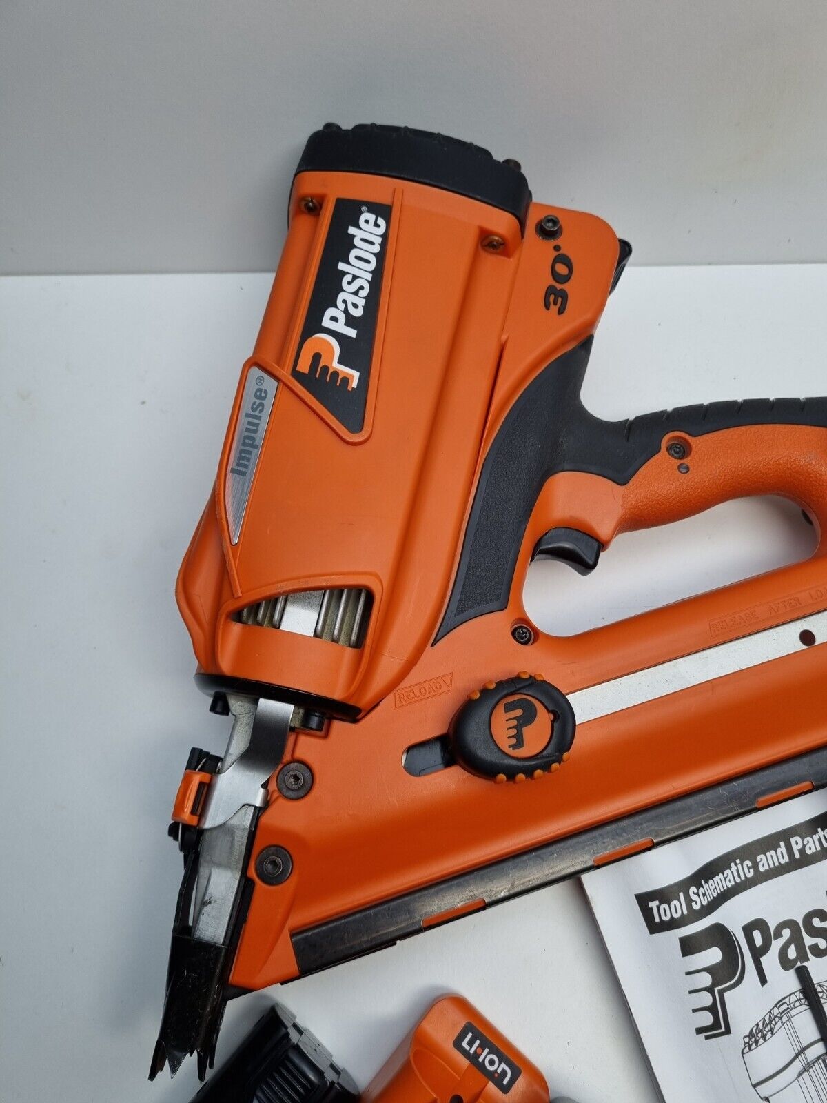 Paslode Gas Framer Nail Gun Kit - New Condition