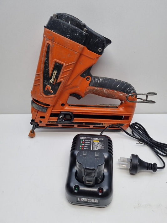 Paslode Angled Bradder Li-ion Nail Gun Kit - Just Serviced