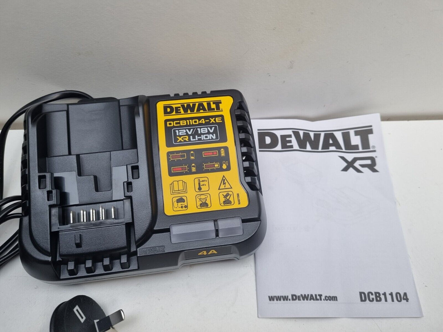 Dewalt 18v 54v Charger DCB1104 - New