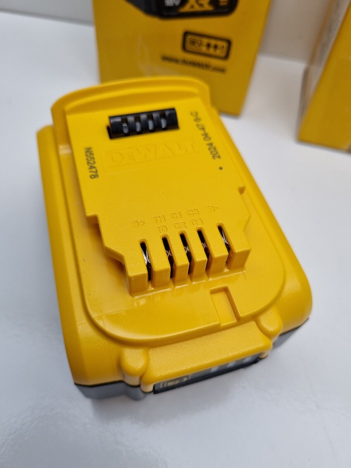 Dewalt 18v 5Ah Battery x2 DCB184 - 2024 + Genuine