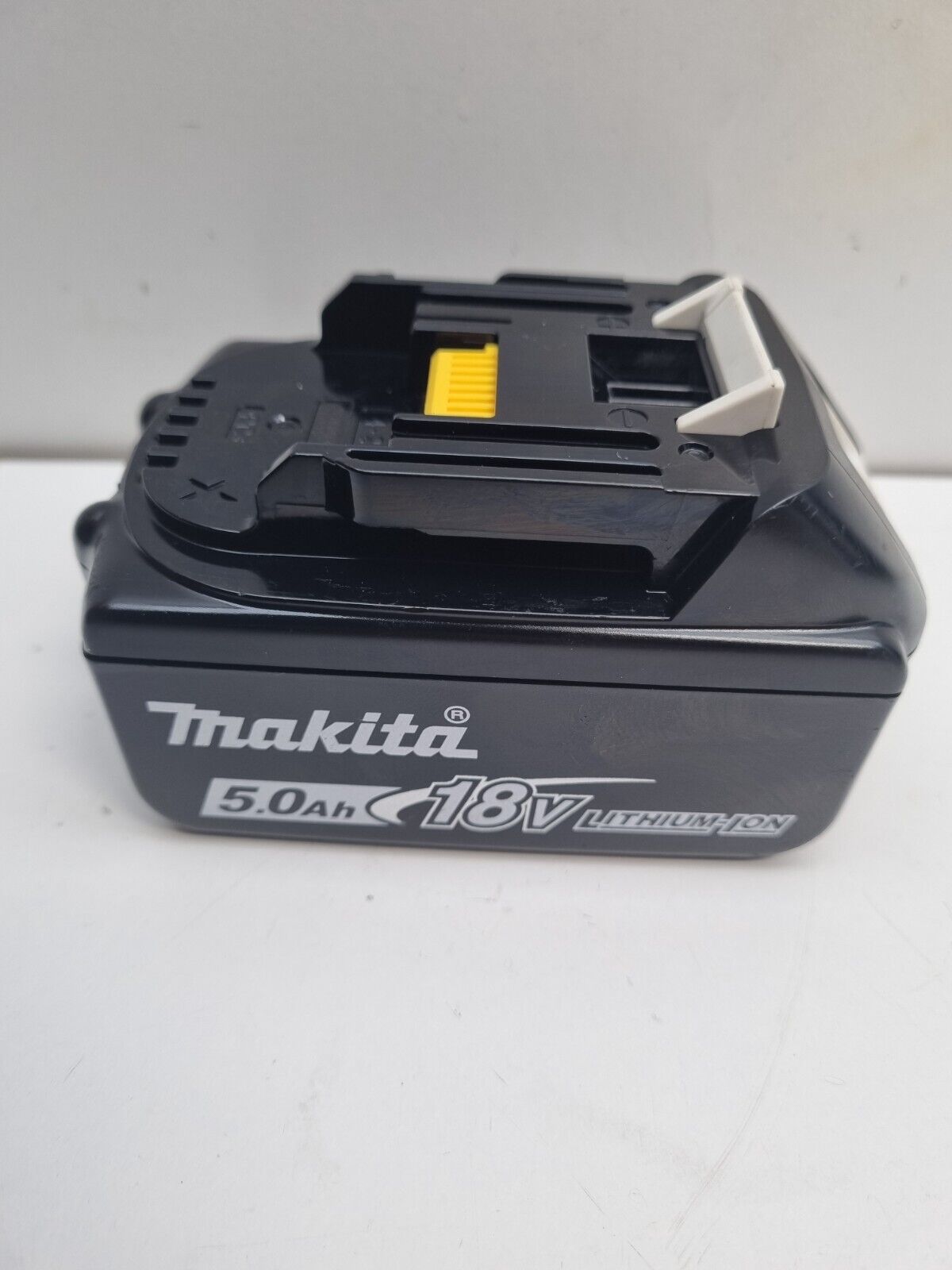 Makita 18v 5AH Battery BL1850B - Near New + Genuine