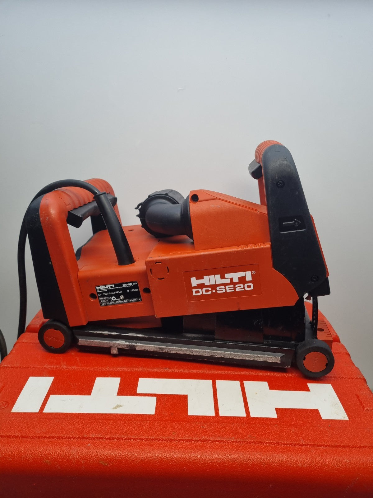 Hilti Wall Chaser Industrial Cutting Plastering Case Red Corded