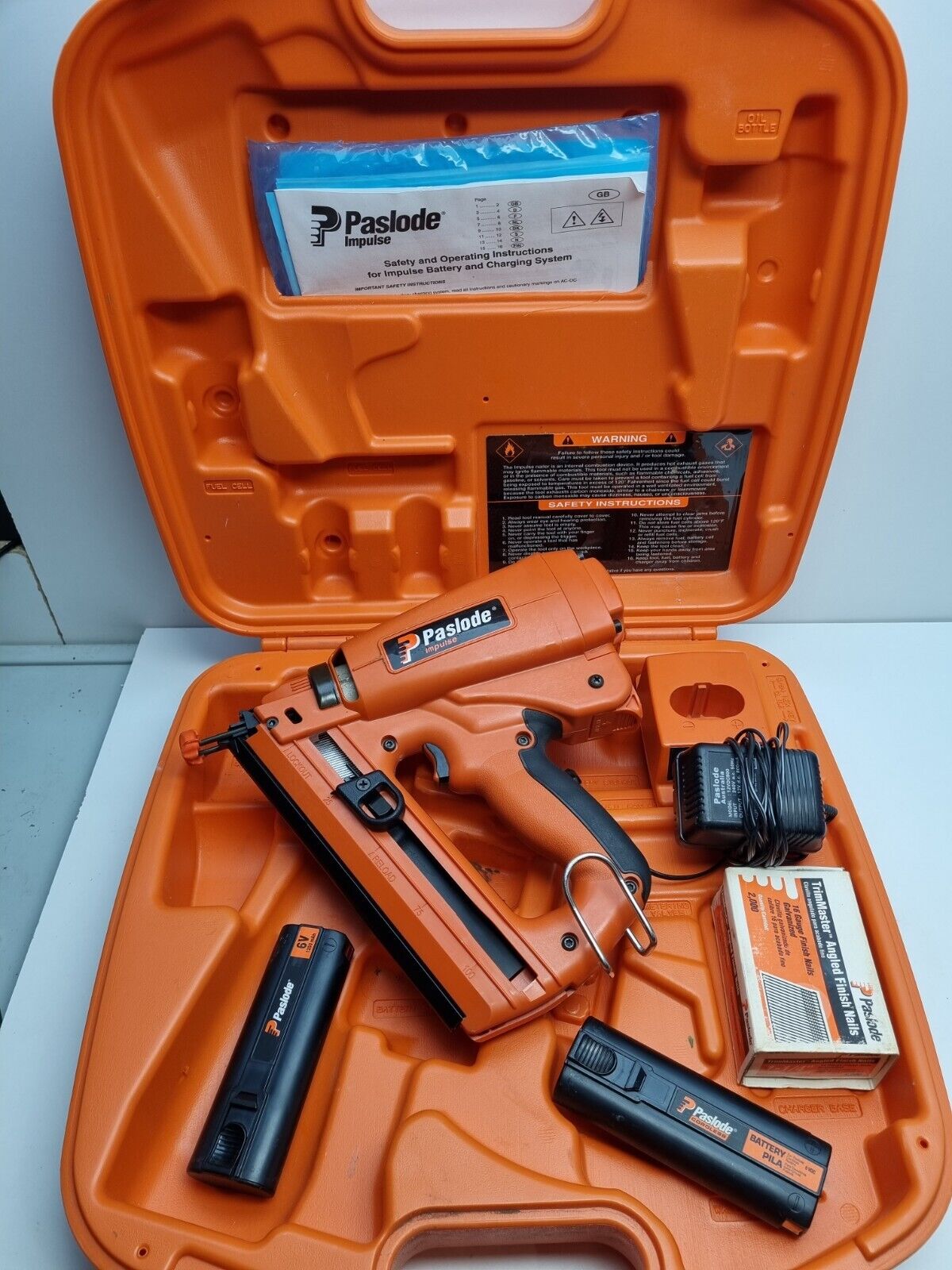 Paslode Angled Bradder Nail Gun Kit - Great Condition