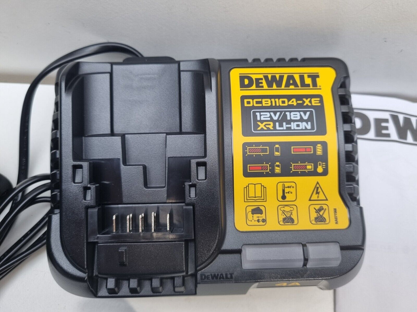 Dewalt 18v 54v Charger DCB1104 - New