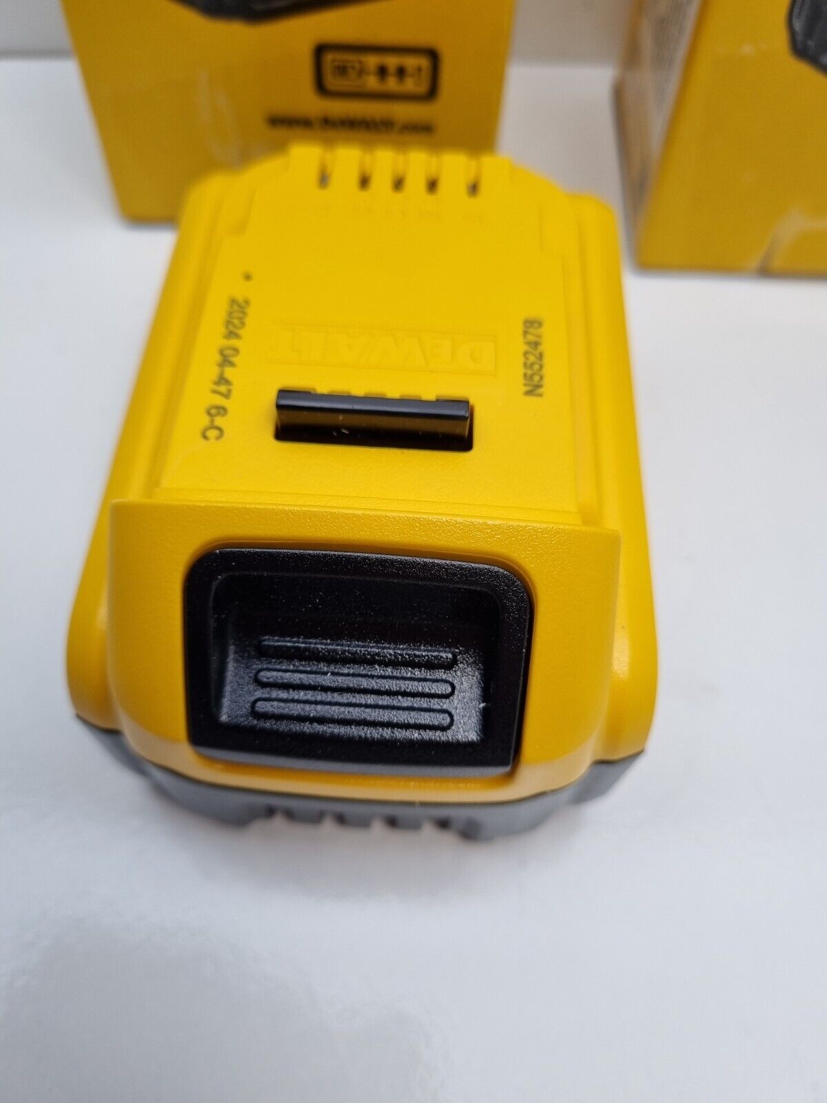 Dewalt 18v 5Ah Battery x2 DCB184 - 2024 + Genuine