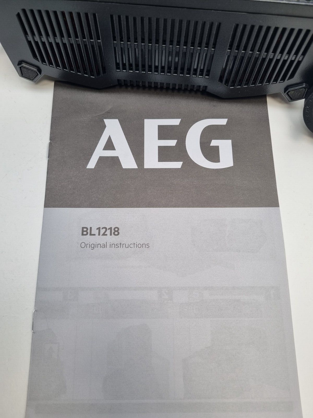 AEG 18v Smart Charger - New