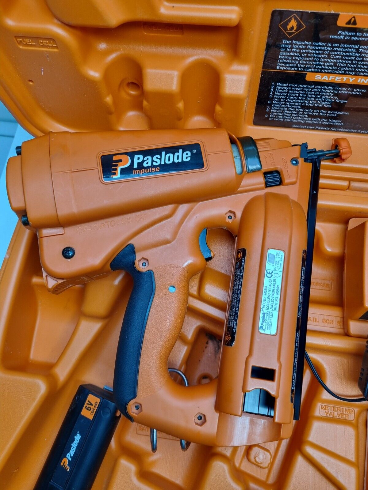 Paslode Angled Bradder Nail Gun Kit - Great Condition