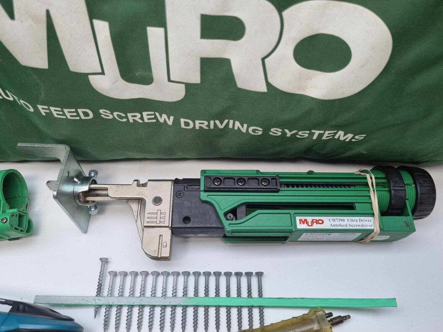 Muro Screw Gun Kit with 2x Collated Heads - Great Condition