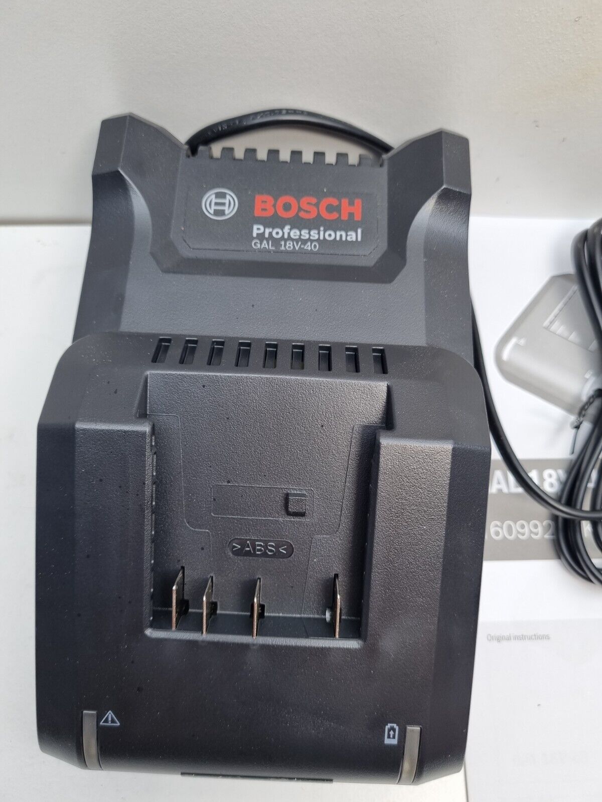 Bosch 18v Charger GAL18V-40 - New