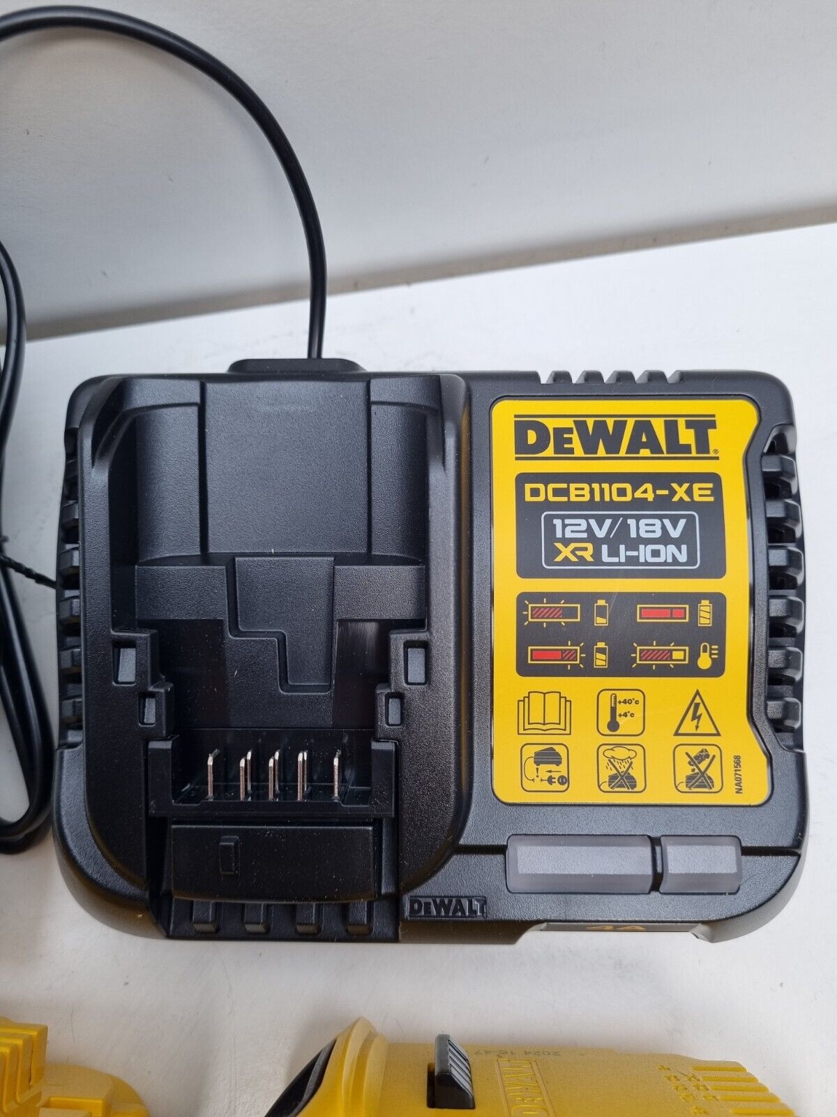 Dewalt 18v 5AH Battery x2 + Charger - New