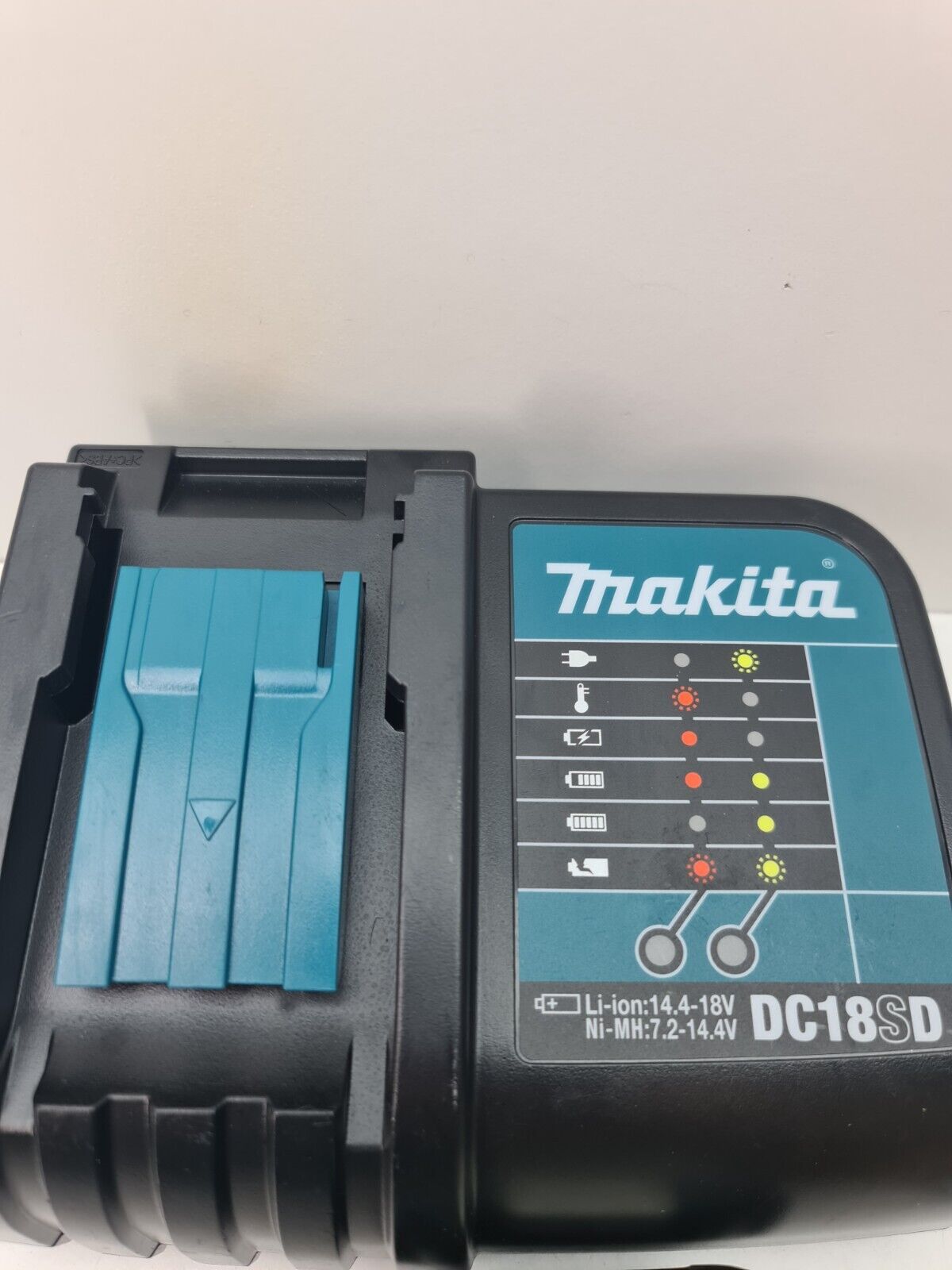 Makita 18v Charger + 5AH Battery - Good Condition