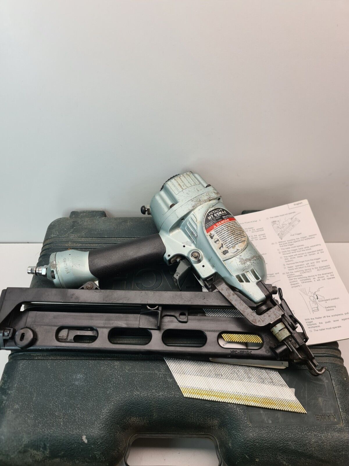 Hitachi 15ga Angled Fixing Nail Gun NT65MA4 + Case - Used