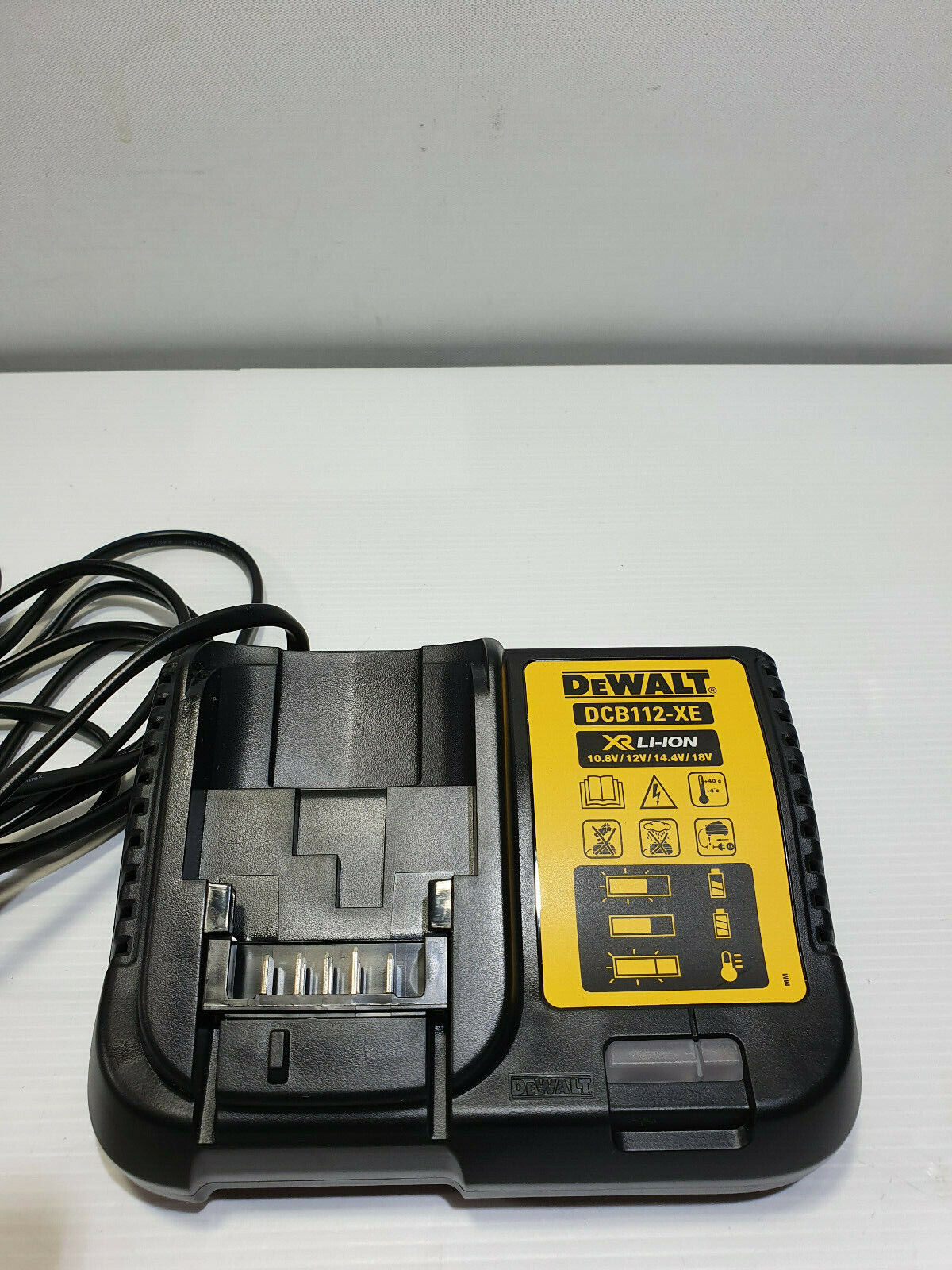 Dewalt 10.8v-12v-18v Charger DCB112 - New