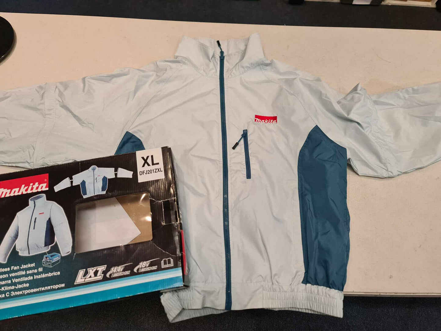 Makita Retro Jacket XL - EX Display missing fan